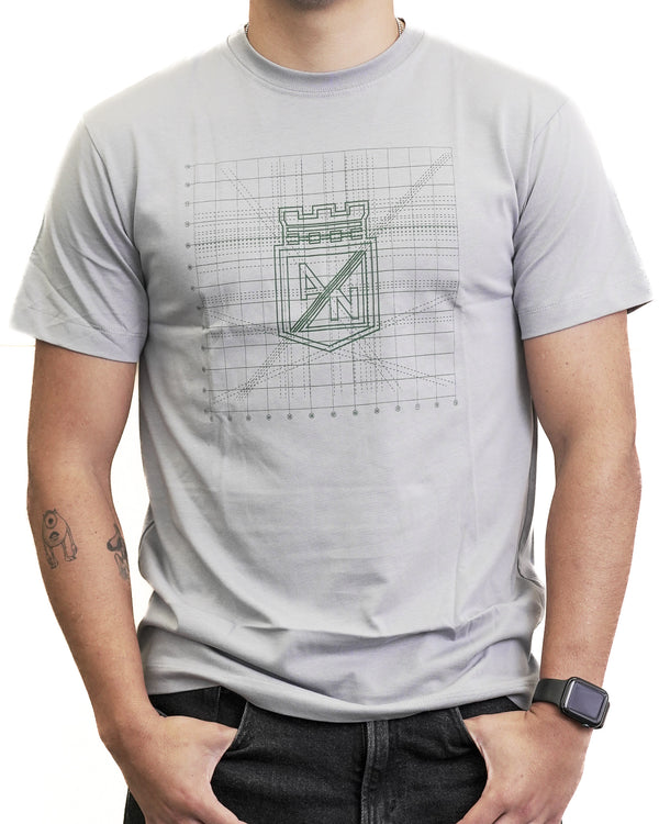 CAMISETA GRIS ESCUDO CUADRICULA