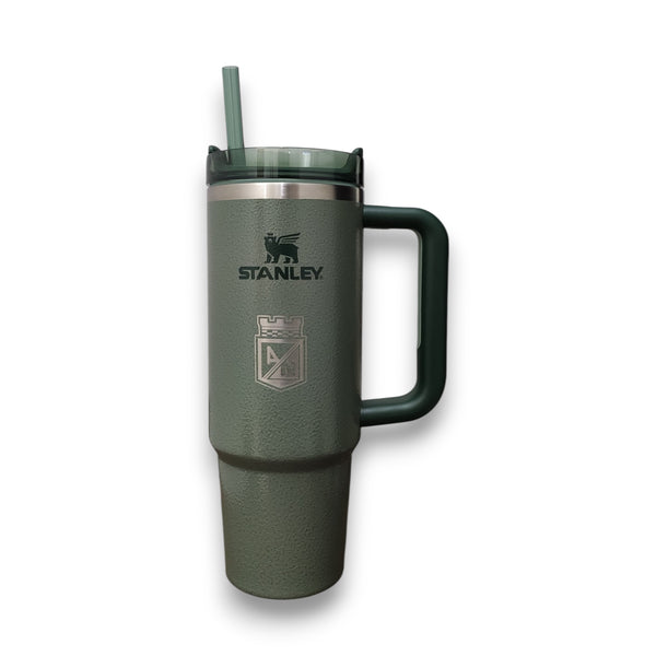 TERMO STANLEY VERDE CON PITILLO VERDE ESCUDO - 40 OZ
